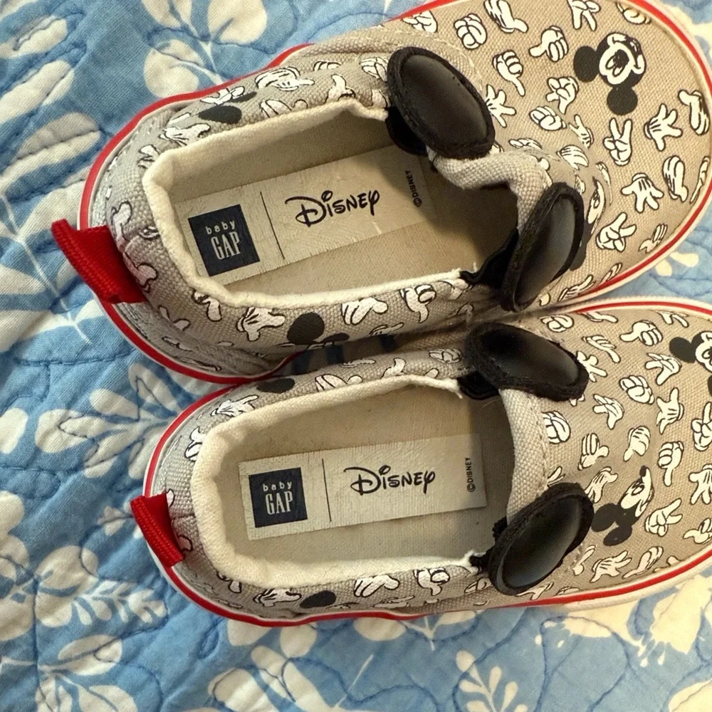 Baby Gap Disney Mickey Mouse Kids Sneakers Gray and Black Size 5 US